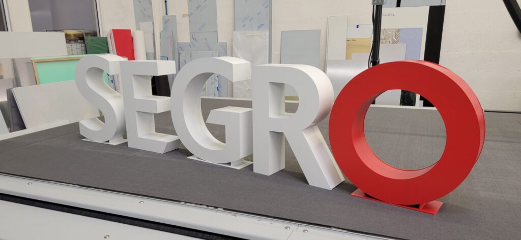 Evenementiel lettres metal avec sacoche pour manifestation Segro01