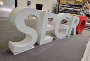 Evenementiel lettres metal avec sacoche pour manifestation Segro02