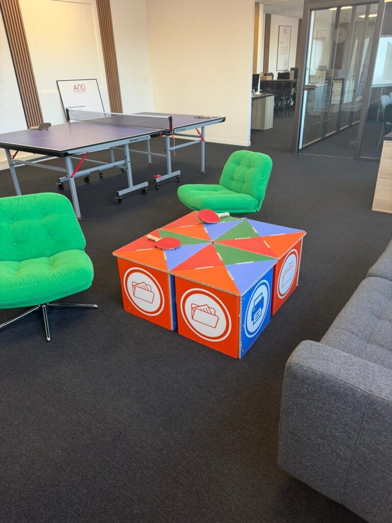 Evenementiel mobilier carton ANO