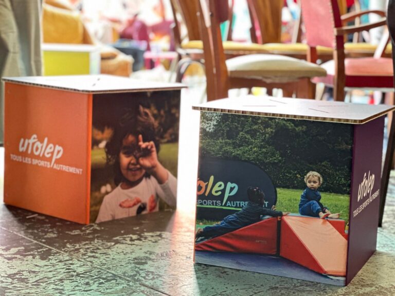 Evenementiel mobilier carton ufolep salon Ufo baby02