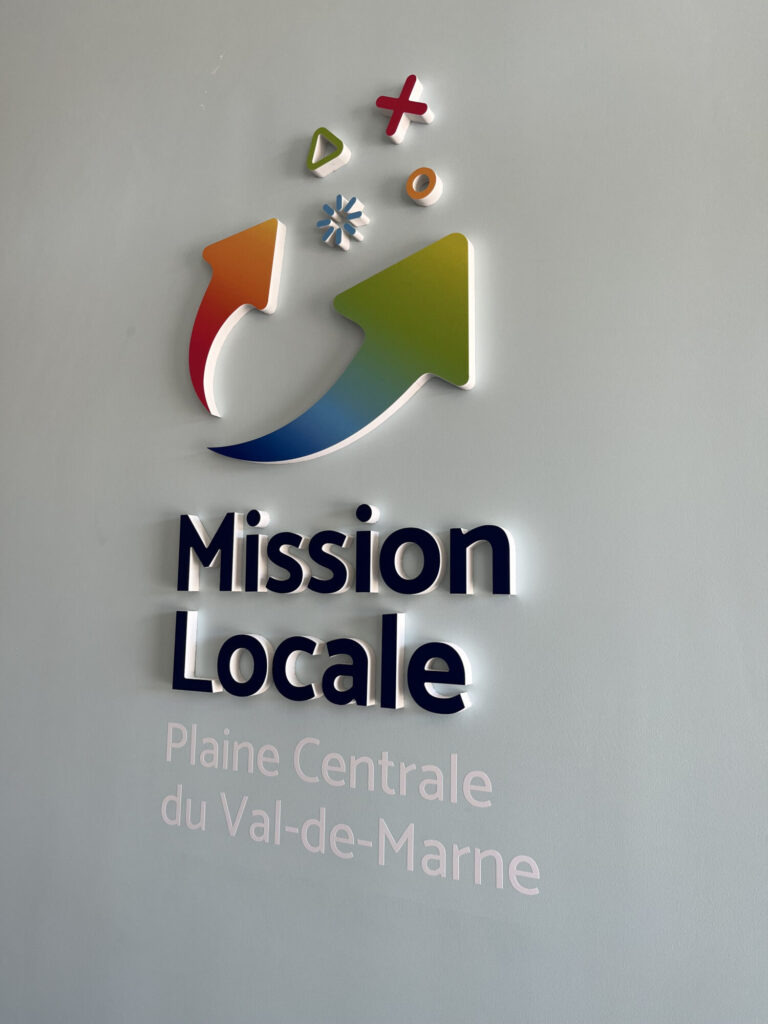 Mission Locale Lettres PVC en relief