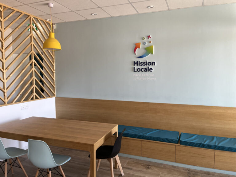 Mission Locale vue générale logo PVC relief