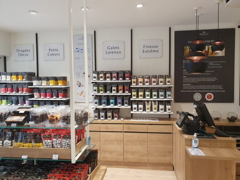 Plv magasin affichage des differents produits MEDICIS02